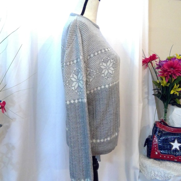 Rob Winter Sweater - Picture 2 of 5